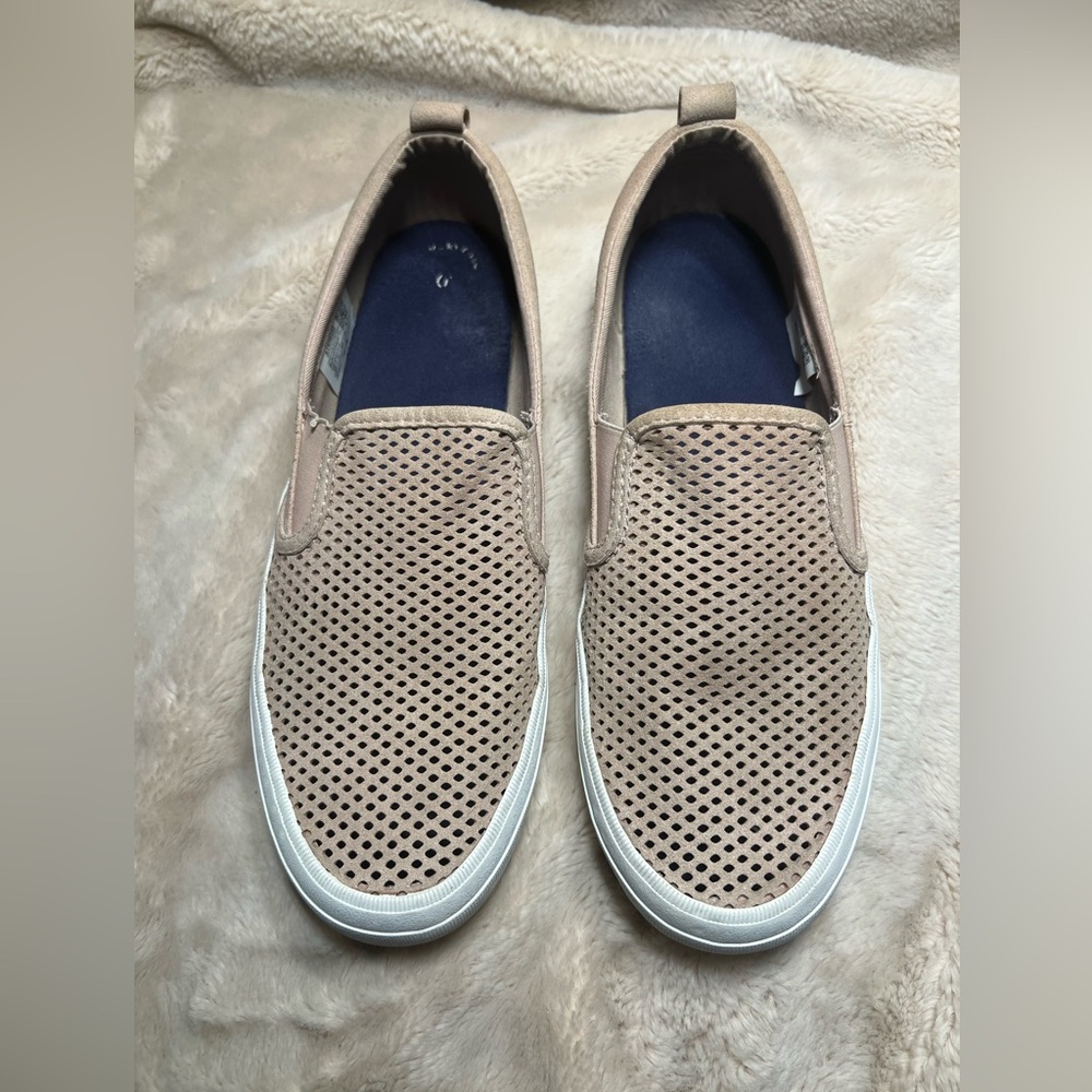 In good preowned condition with lots of life left.